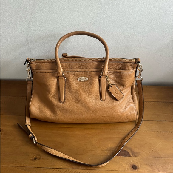 Coach soft leather shoulder bag in camel - Picture 1 of 11